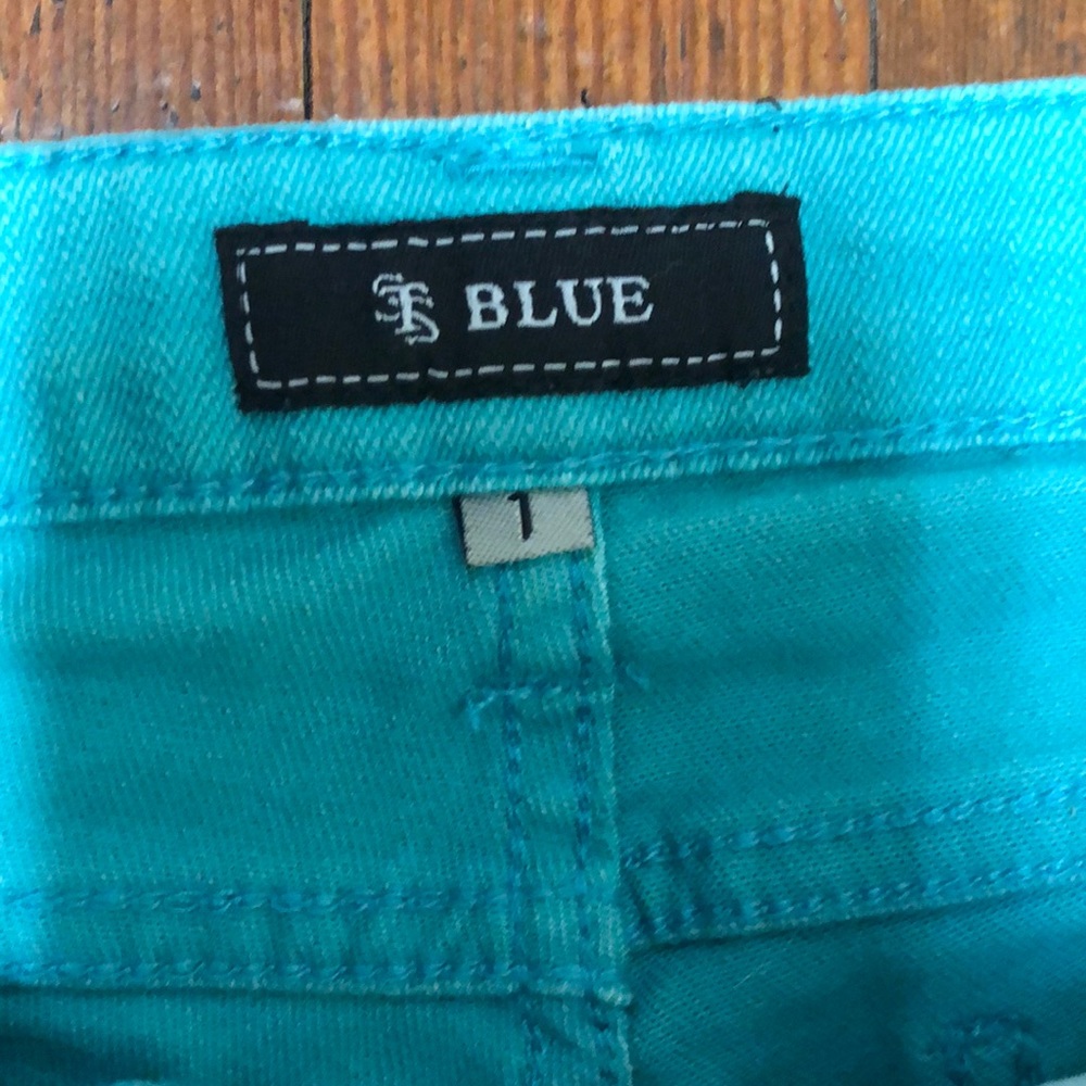 Shorts - Picture 2 of 3